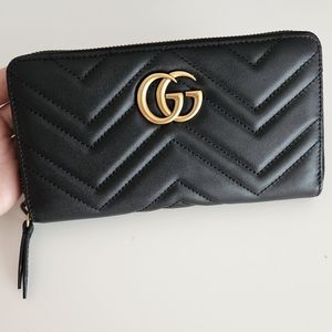 Black Gucci GG Marmont Round Zipper Wallet
